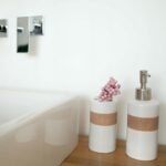 Ensemble Distributeur Savon avec Brosse WC Chic en Céramique – Image 2